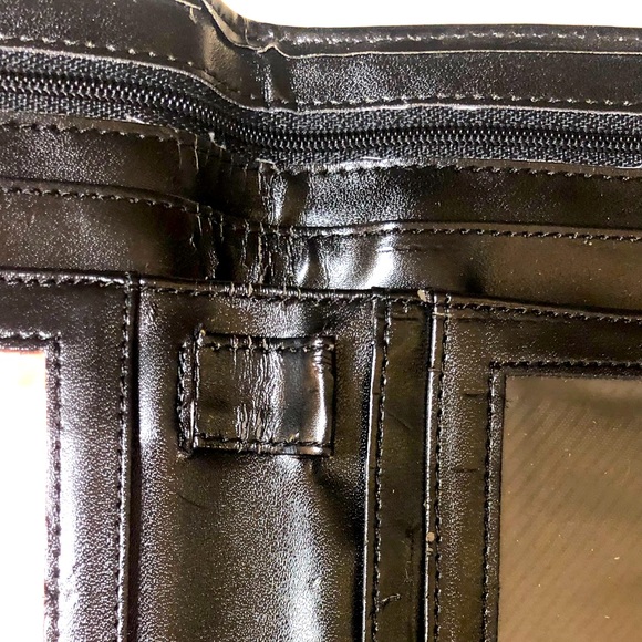 Black wallet with plenty of storage space - Picture 8 of 9